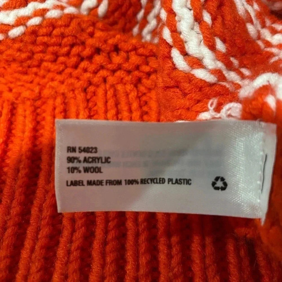 Gap Chevron Striped V-Neck Sweater. Orange/Red and white. Size medium - Picture 5 of 5